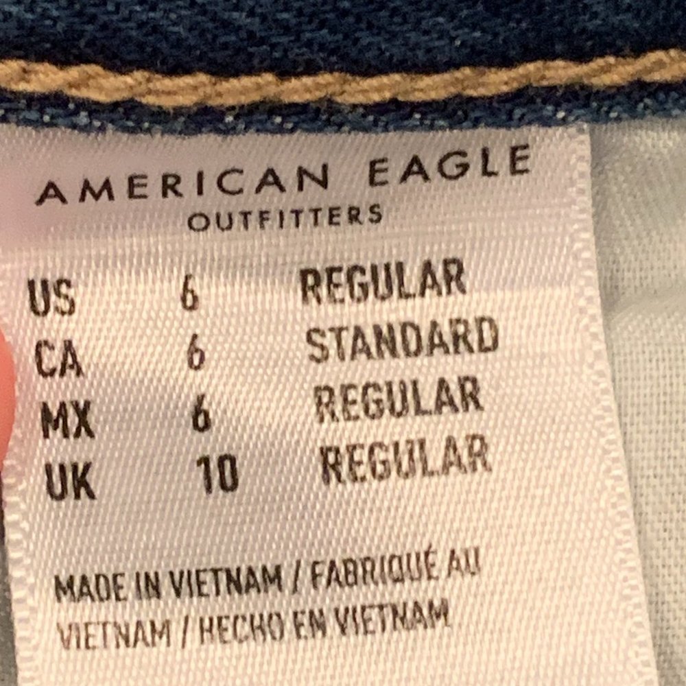 4/$20 American Eagle Striped High Waisted Mom Jeans, Size 6 - Picture 9 of 9